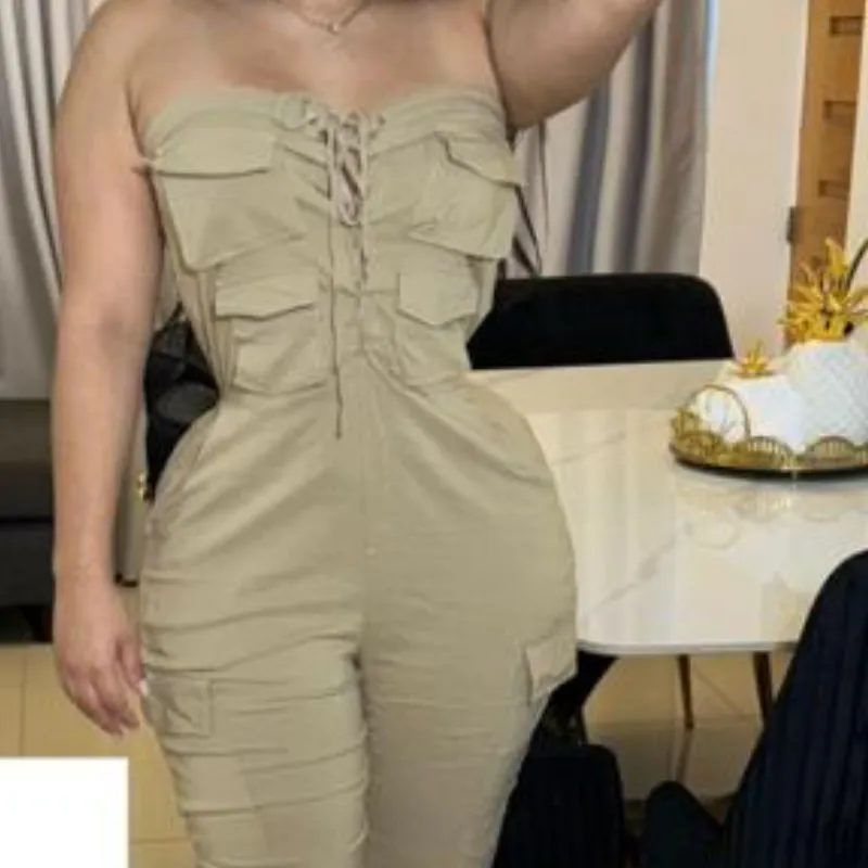 Mono enterizo strapless tipo pantalón