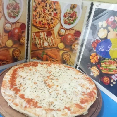Pizza Familiar de Queso Gouda