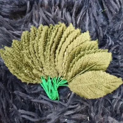 Ramo de 24 hojas terciopelo 5,5cm de largo