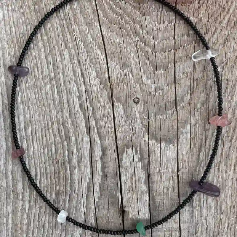 Collar de piedras naturales
