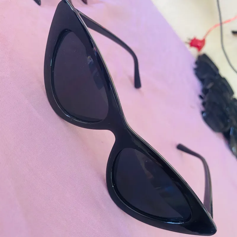 Gafas de sol con lentes oscuros