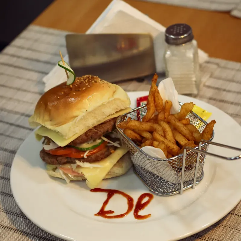 Pan con super hamburguesa DL