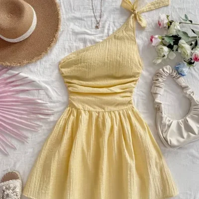 Vestido amarillo con lazo