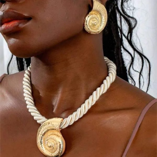 Set de collar y aretes