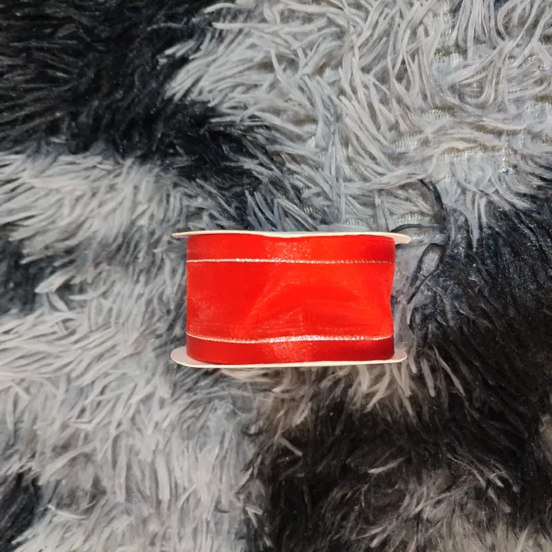 Cinta de organza roja con ribete plateado