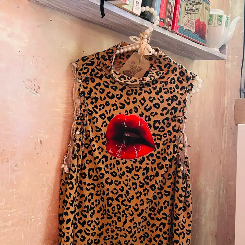 Animal print punk camiseta