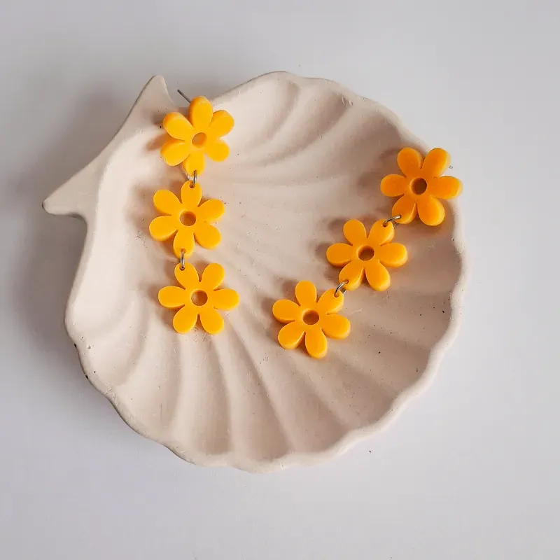 Flores largas amarillas