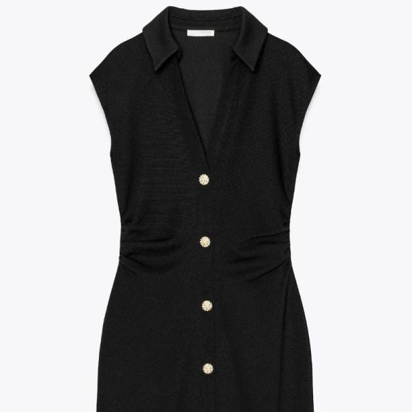 Vestido con botones dorados