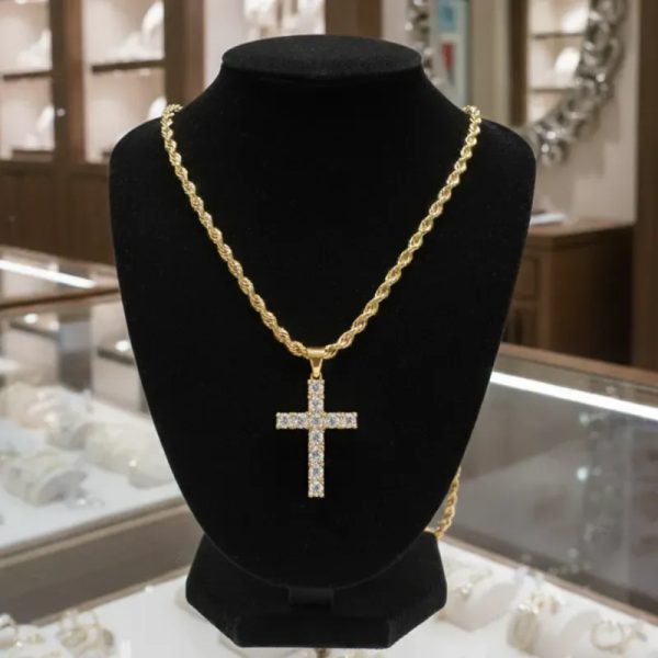 Cadena torcida con dije de crucifijo