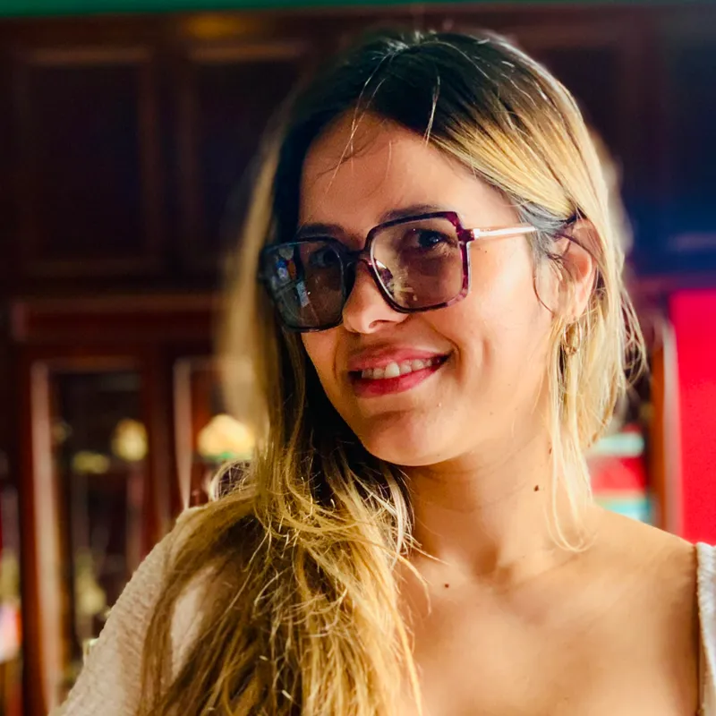 Color gris intermedio