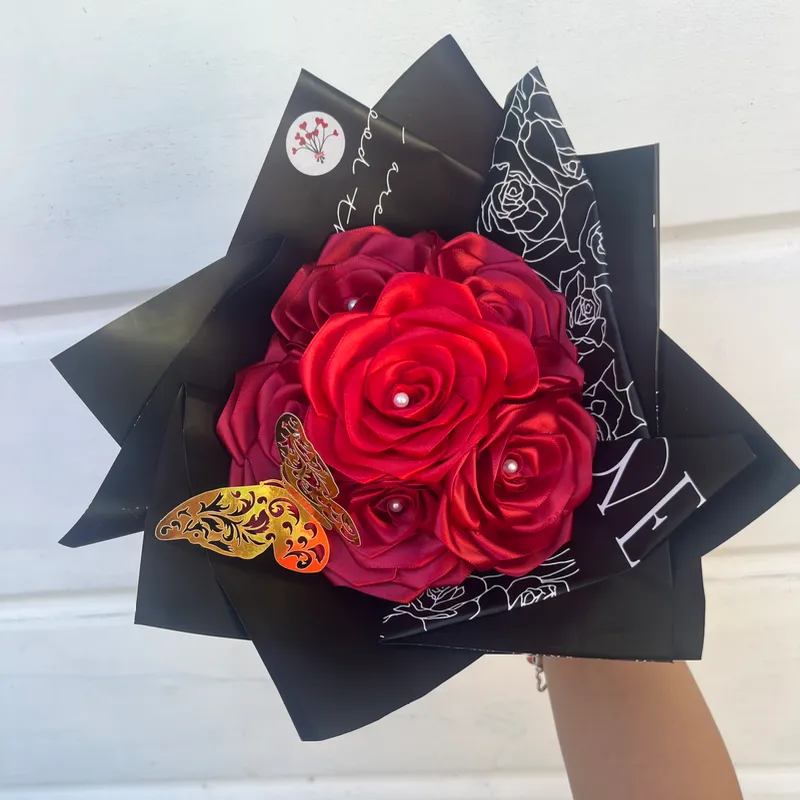 Ramo de 6 rosas eternas