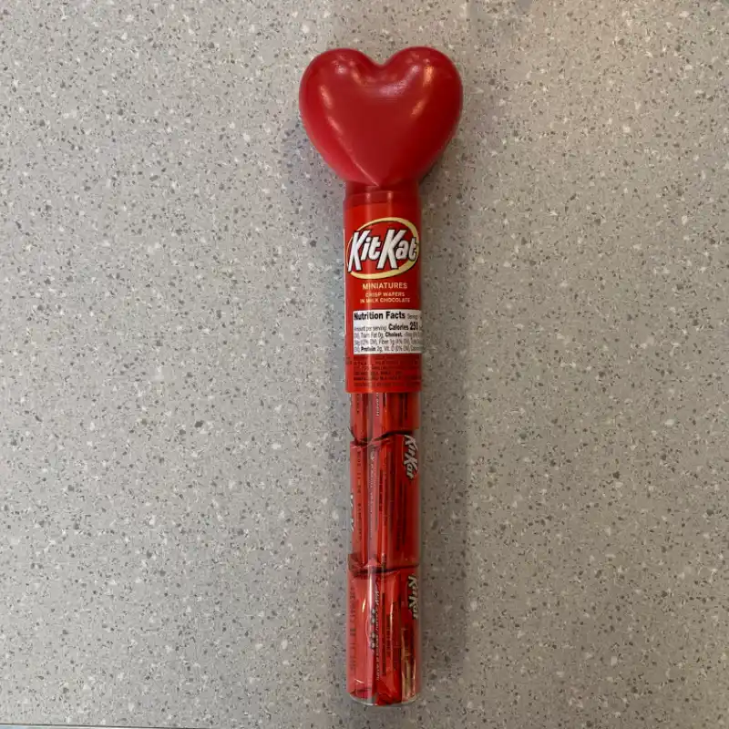 Kit kat corazón bastón