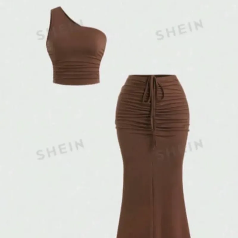  Conjunto de falda larga corte sirena y top de un hombro