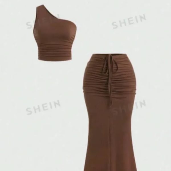  Conjunto de falda larga corte sirena y top de un hombro
