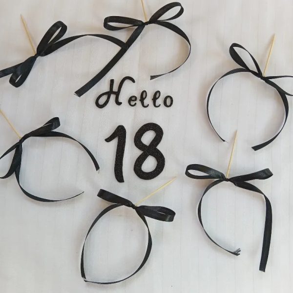 Cake topper