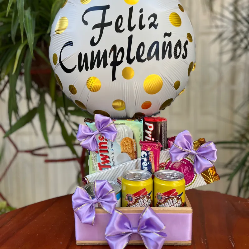 Caja (tamaño mediano) con confituras variadas