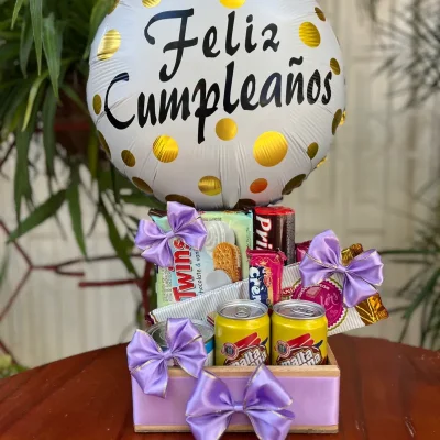 Caja (tamaño mediano) con confituras variadas