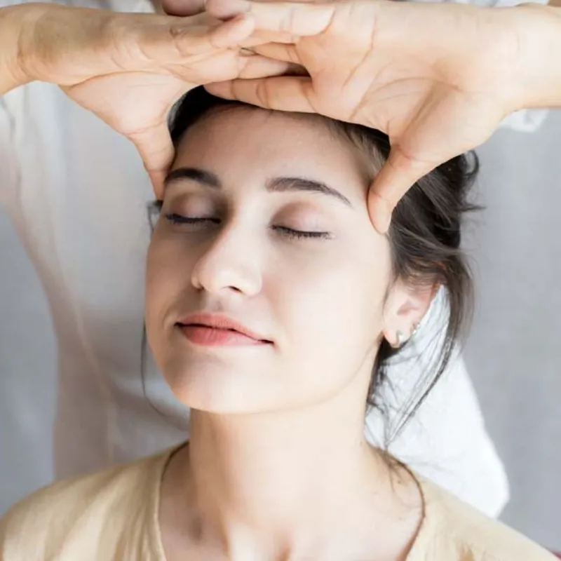 MASAJE AYURVÉDICO (Masaje Champi)