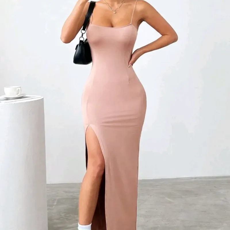 Vestido largo color palo rosa con abertura en la pierna