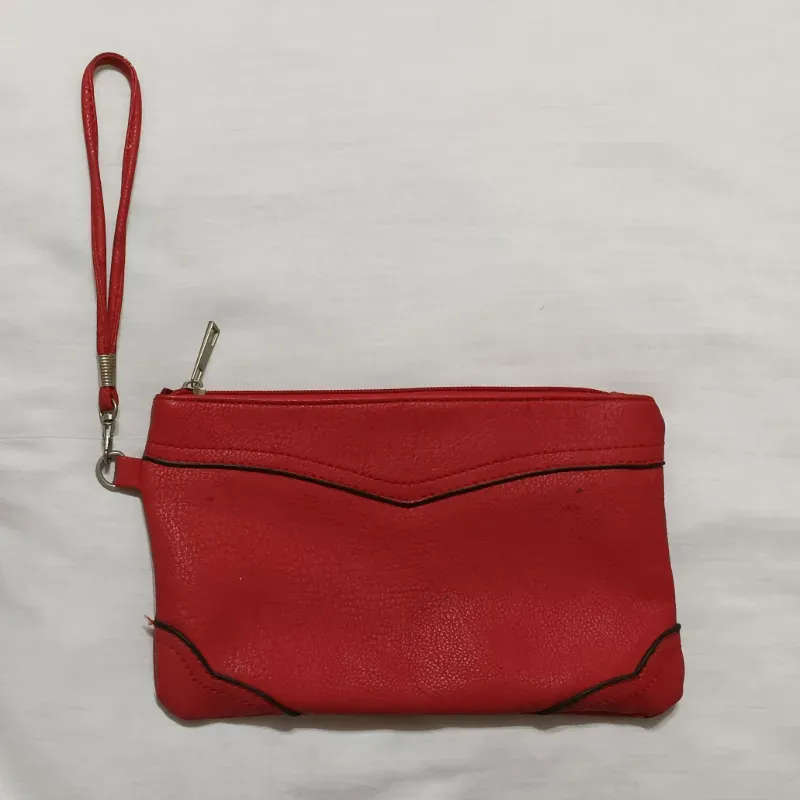 cartera roja pequeña