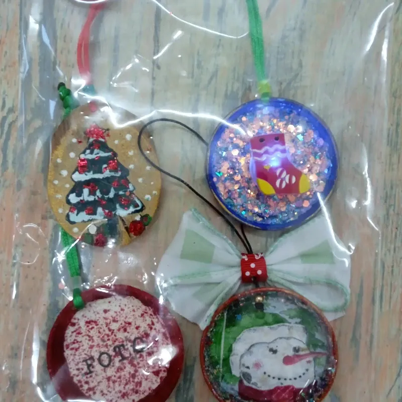 Set de 4 adornos navideños