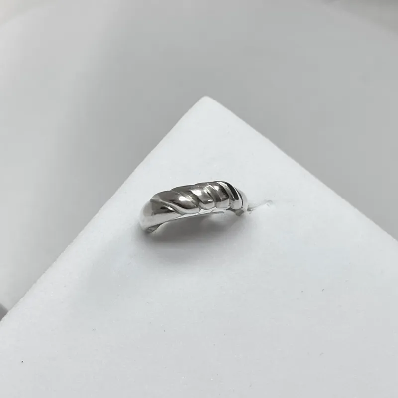 Anillo llamativo 46