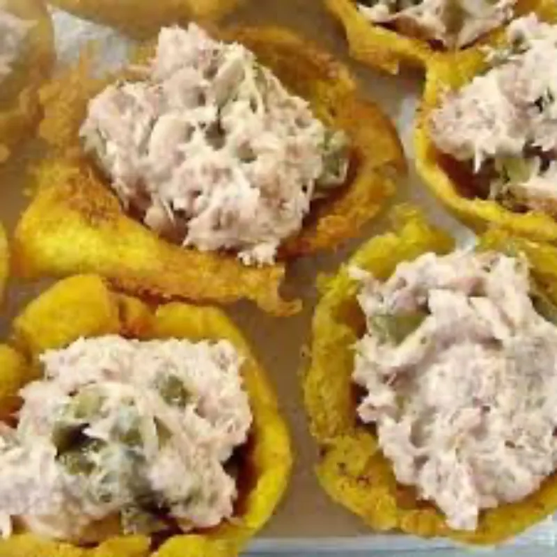 Tostones rellenos de atún
