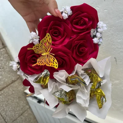Corazón de rosas y bombones