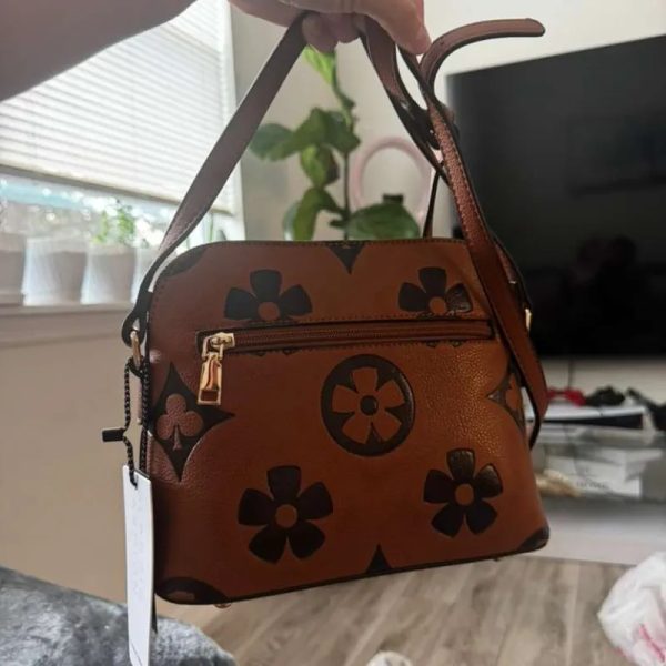Cartera carmelita
