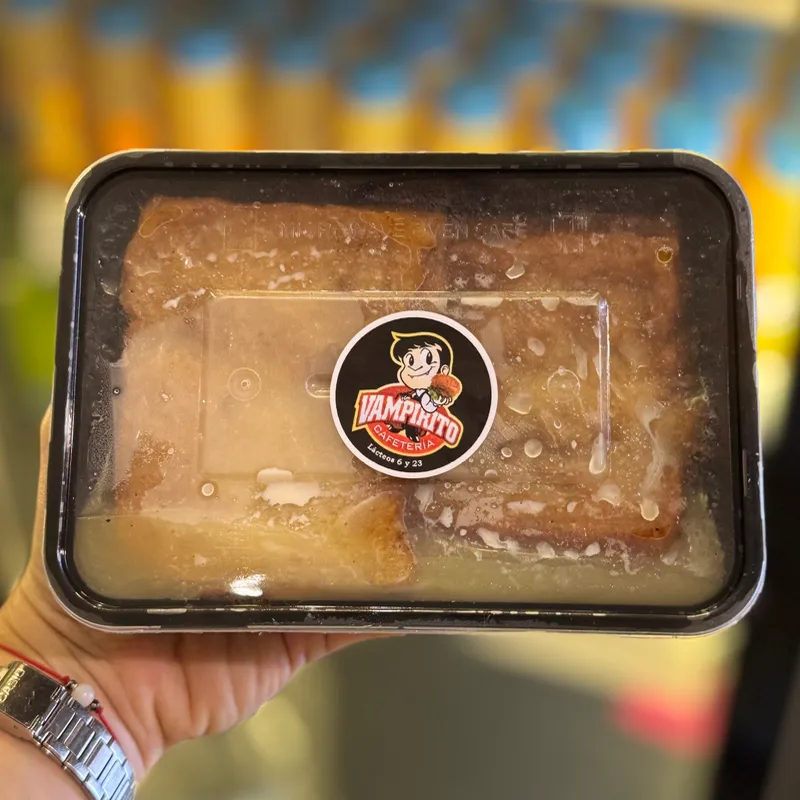 Torrejas bañadas en leche condensada