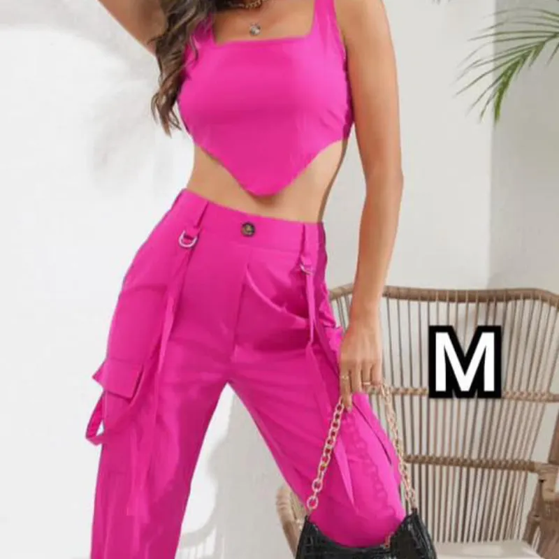 Pantalón cargo + crop top