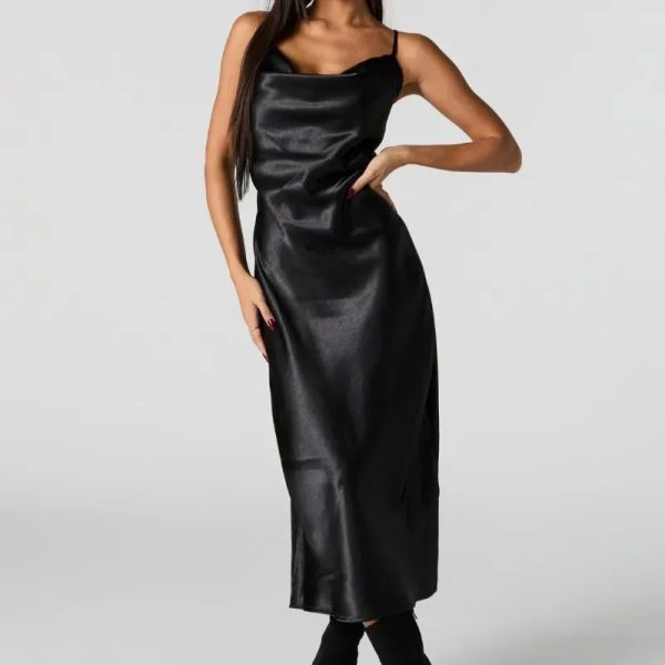 Vestido de satin midi.