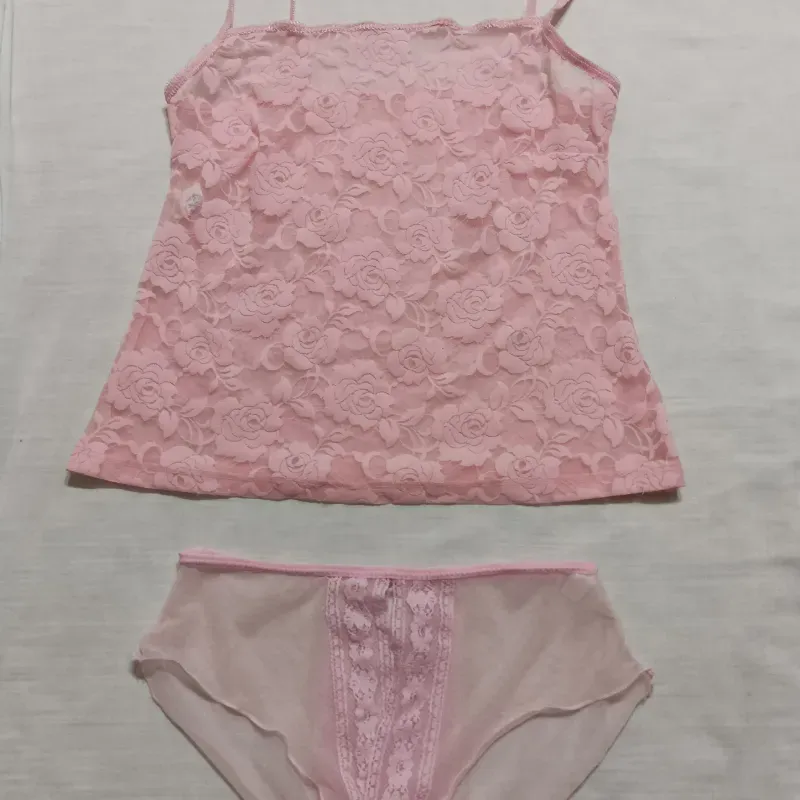 Conjunto de top y braga, rosado claro.
