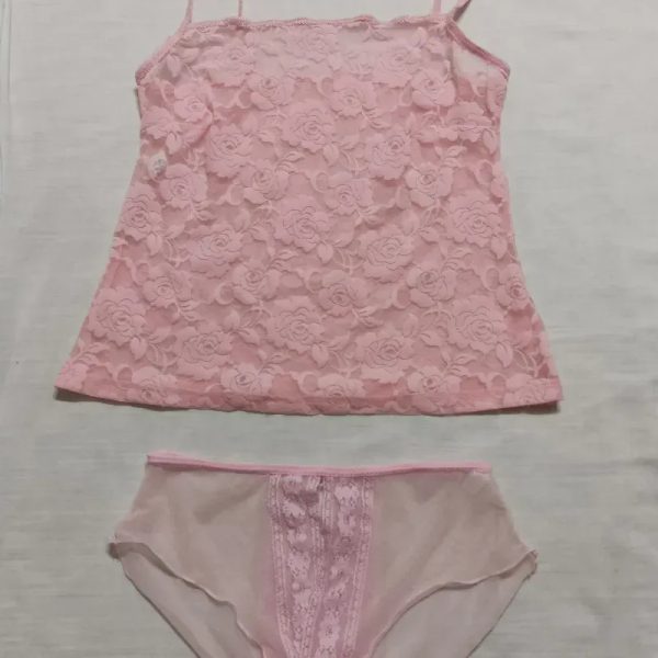 Conjunto de top y braga, rosado claro.