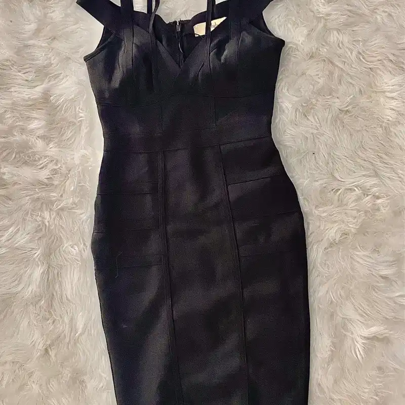 Vestido Negro Ajustado