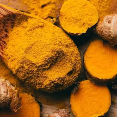 Curcuma deshidratada en polvo (10g)