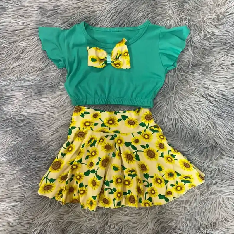 Conjunto de saya y blusa