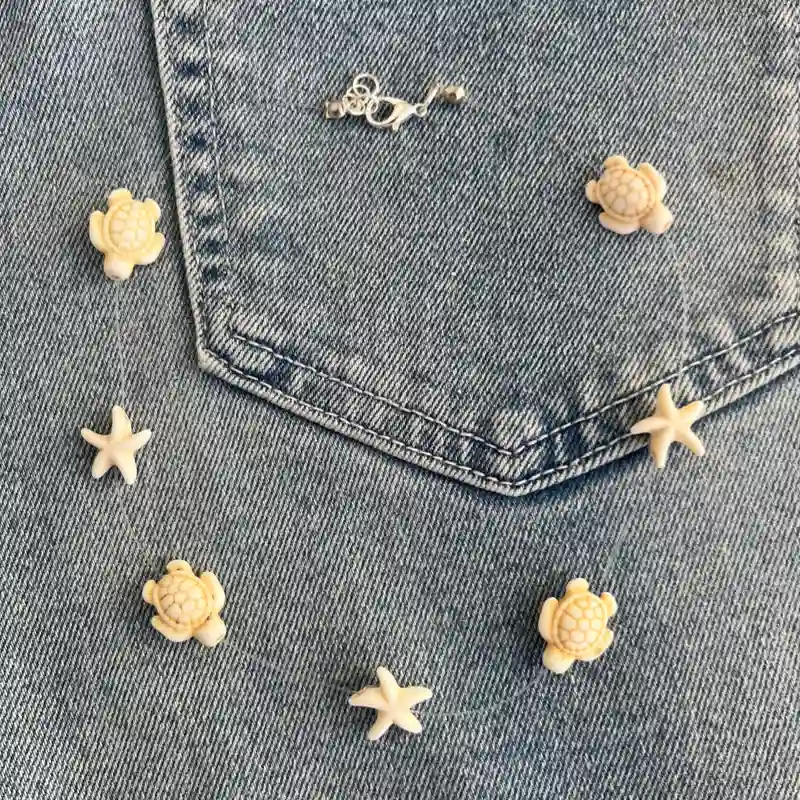 Collar fantasmita con tortugas y estrellas de mar