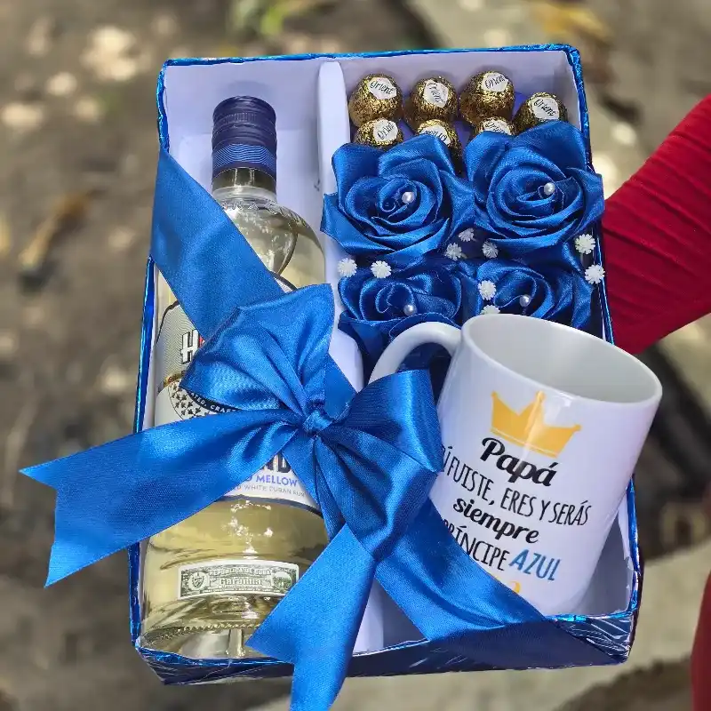 Cajita de cuadrada con Whisky Fire One