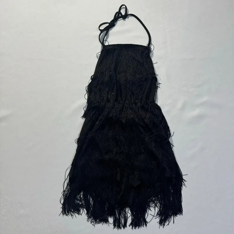 Vestido Corto de Flecos Negro Espalda Afuera