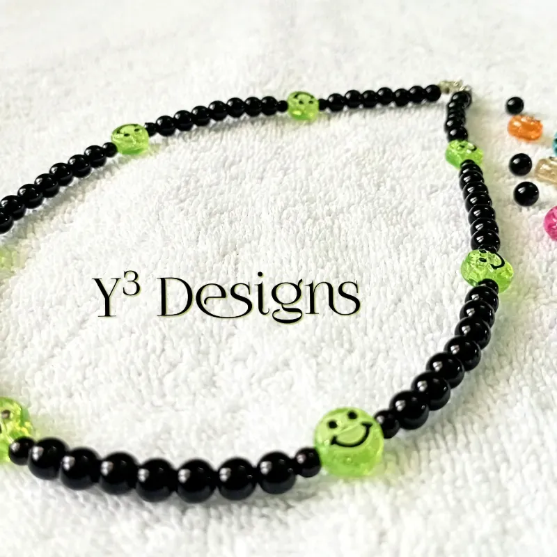 Collares de Perlas y Emojis.