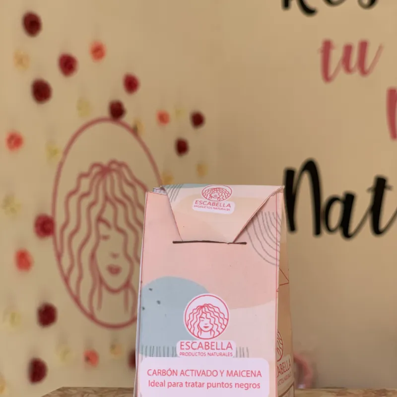 Mascarilla de carbón activado y maicena