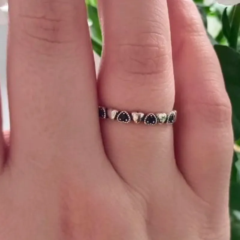 Corazones plateados y negros