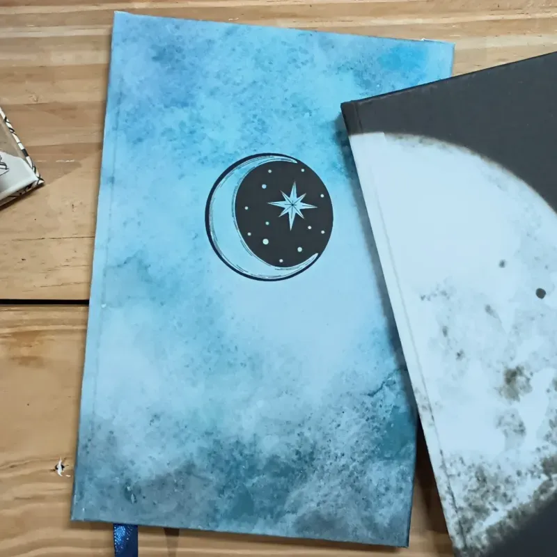Agenda de luna con fondo de acuarela