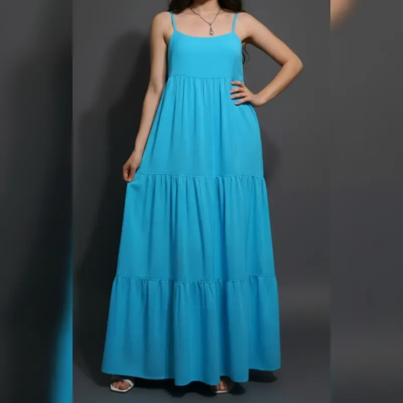 Vestido largo de tirantes y vuelos