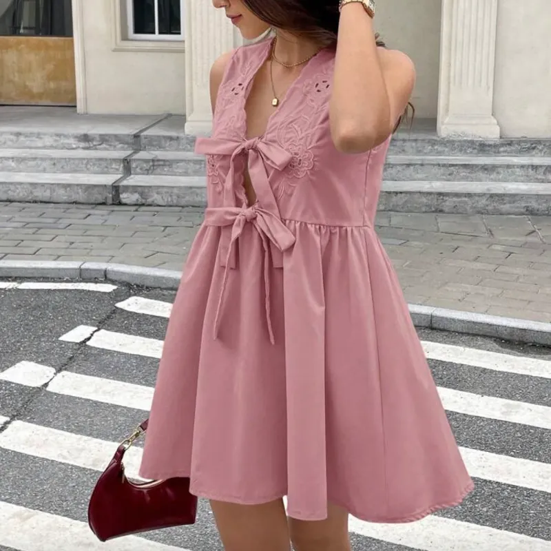 Vestido rosa con lazos delante