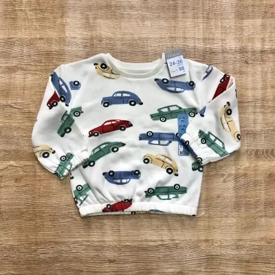 Abrigo con carritos de colores