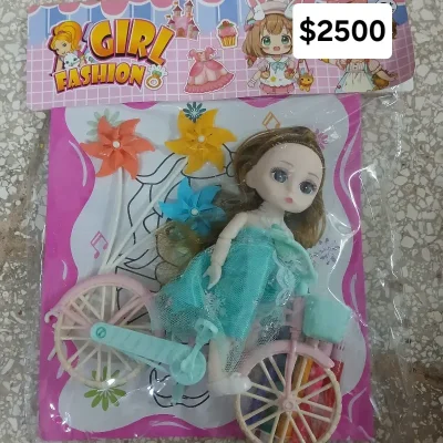 Muñeca con bicicleta