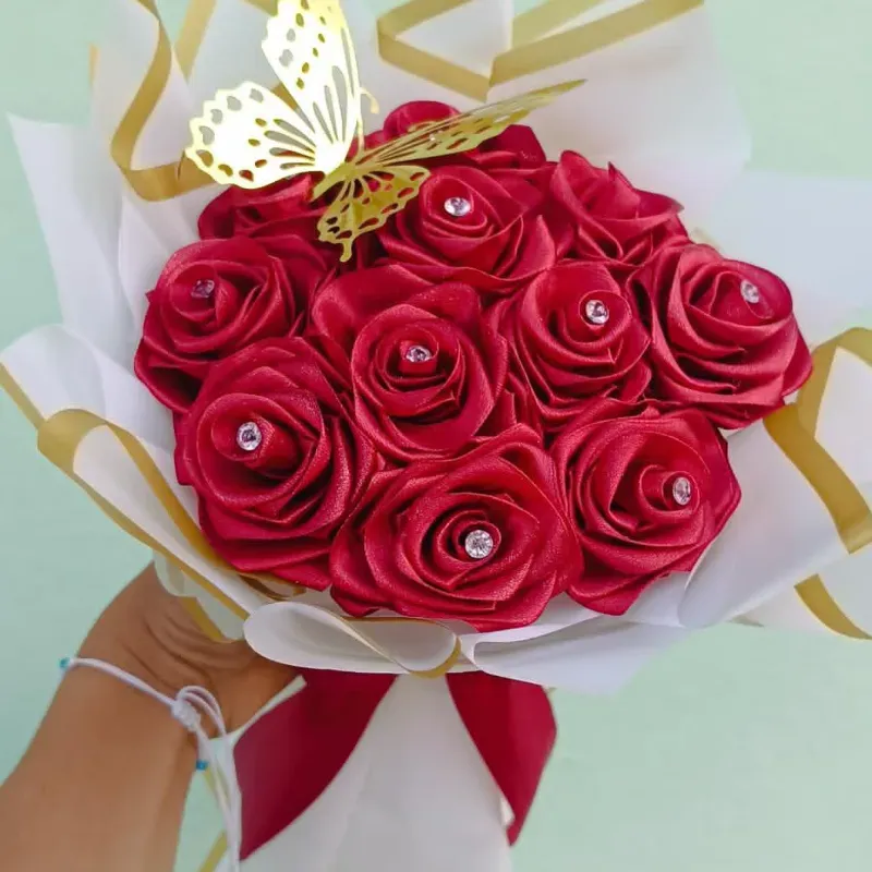 Ramo de 10 rosas eternas