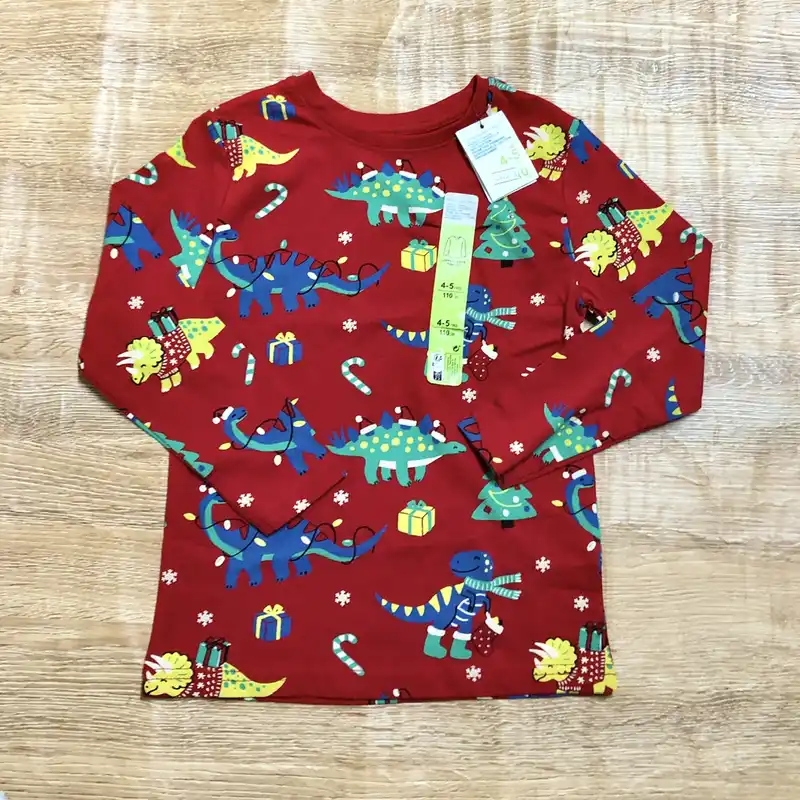 Enguatada roja con motivos navideños